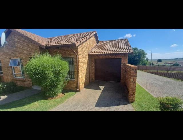 3 BEDROOM TOWNHOUSE FOR SALE IN WITPOORTJIE